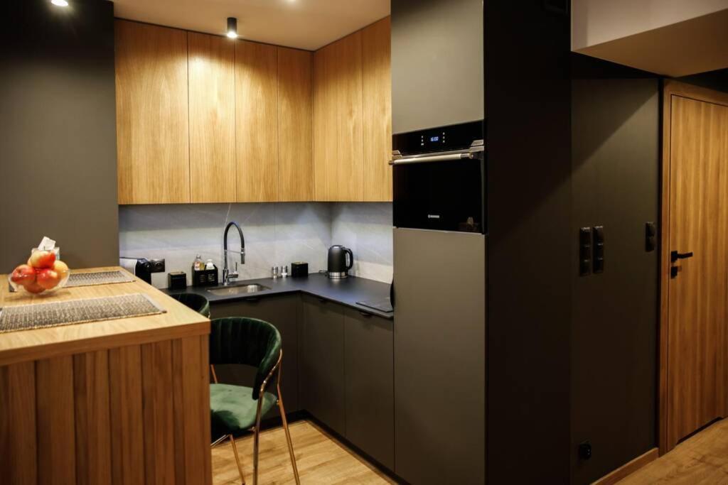 Apartment 4th Floor *